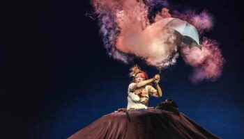 Marc Paquien recrée « Oh les beaux jours » de Beckett avec Catherine Frot bouleversante en Winnie - Critique sortie Théâtre Paris Les Bouffes Parisiens