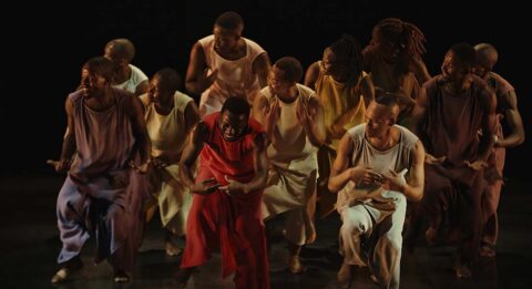 “As We Are”, la grande Germaine Acogny reprend son beau solo dédié à Joséphine Baker - Critique sortie Danse Paris Théâtre de la Ville-Sarah Bernhardt
