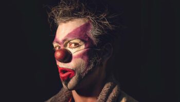 « Espèce d’idiot », conception Moïse Bernier - Critique sortie  Lannion Le Carré Magique - Pôle national cirque en Bretagne