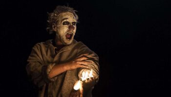 Nicolas Fraiseau en dompteur de feu dans « Ignis », un solo qui nous enflamme - Critique sortie  Lille Le Prato - Pôle National Cirque