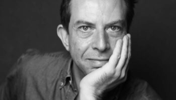 Marc Paquien recrée « Oh les beaux jours » de Beckett : une expérience de redécouverte - Critique sortie Théâtre Paris Les Bouffes Parisiens