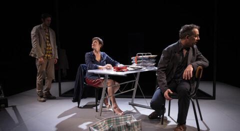 Dans « La mort de Jean-Marie de Balma », Vincent Guédon multiplie les formes de dialogue avec son frère disparu volontairement pendant 35 ans - Critique sortie Théâtre Paris La Tempête - Cartoucherie