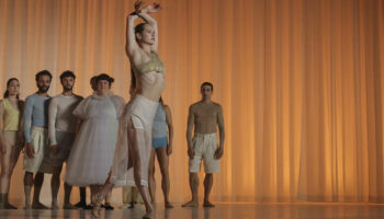 « Summerland » de Benjamin Millepied invite au pays lumineux de la douceur - Critique sortie Danse Paris Folies Bergères